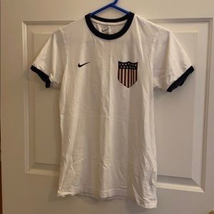 Nike slim fit USMNT T-shirt. #10 Landon Donovan.